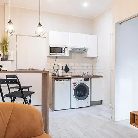 Le Petit Jean- Pres Gare Et Tram - Supermarches - Wifi - Appartement